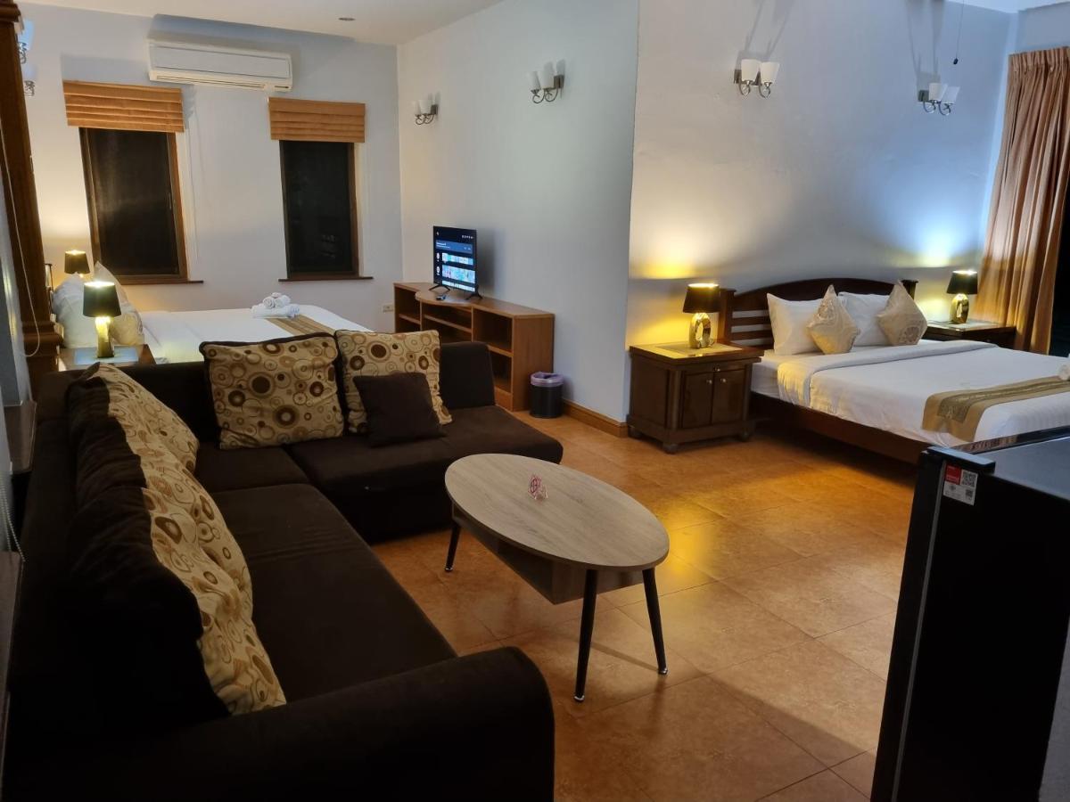 Meyers Hua Hin Hotel Bagian luar foto