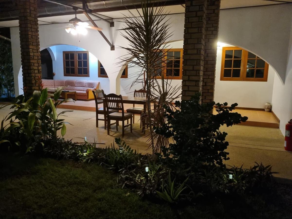 Meyers Hua Hin Hotel Bagian luar foto