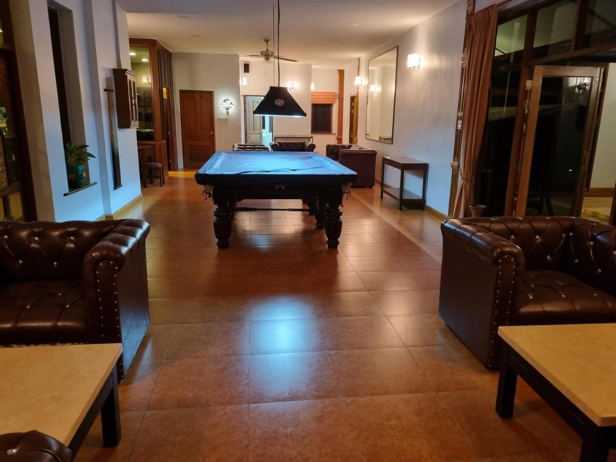 Meyers Hua Hin Hotel Bagian luar foto
