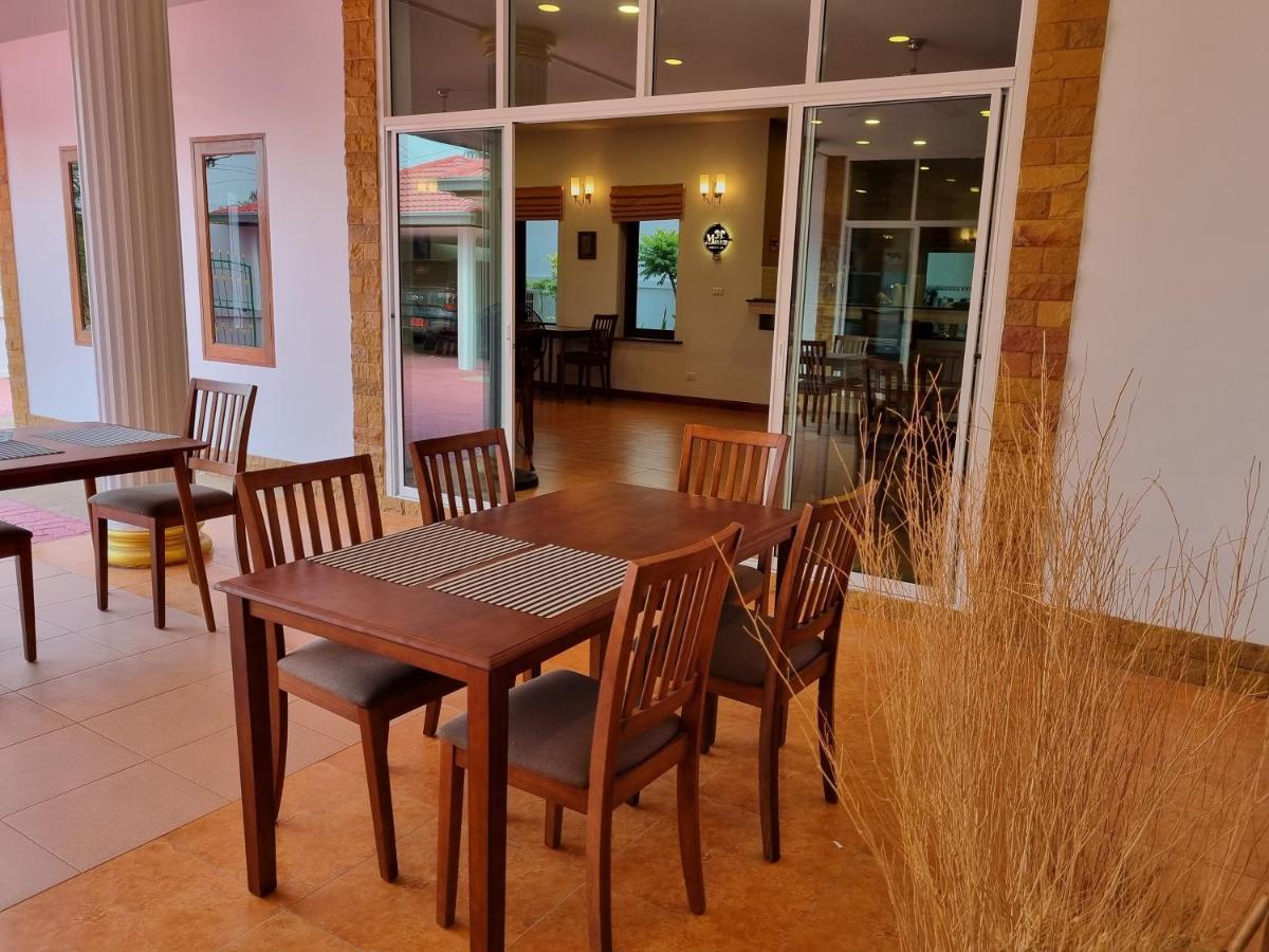 Meyers Hua Hin Hotel Bagian luar foto