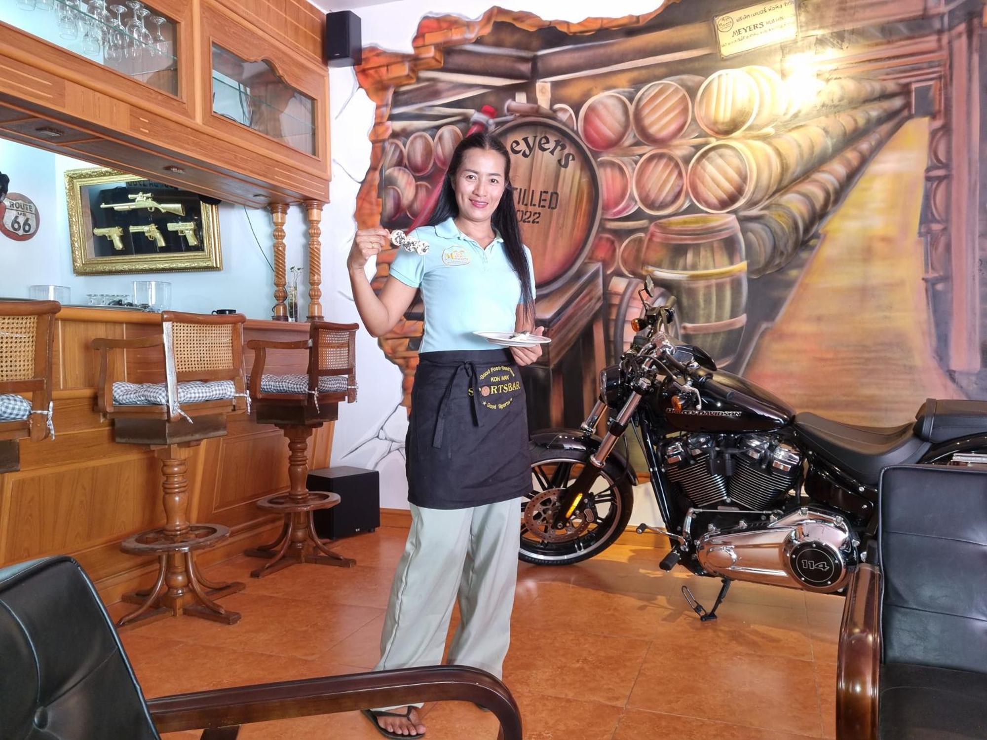 Meyers Hua Hin Hotel Bagian luar foto