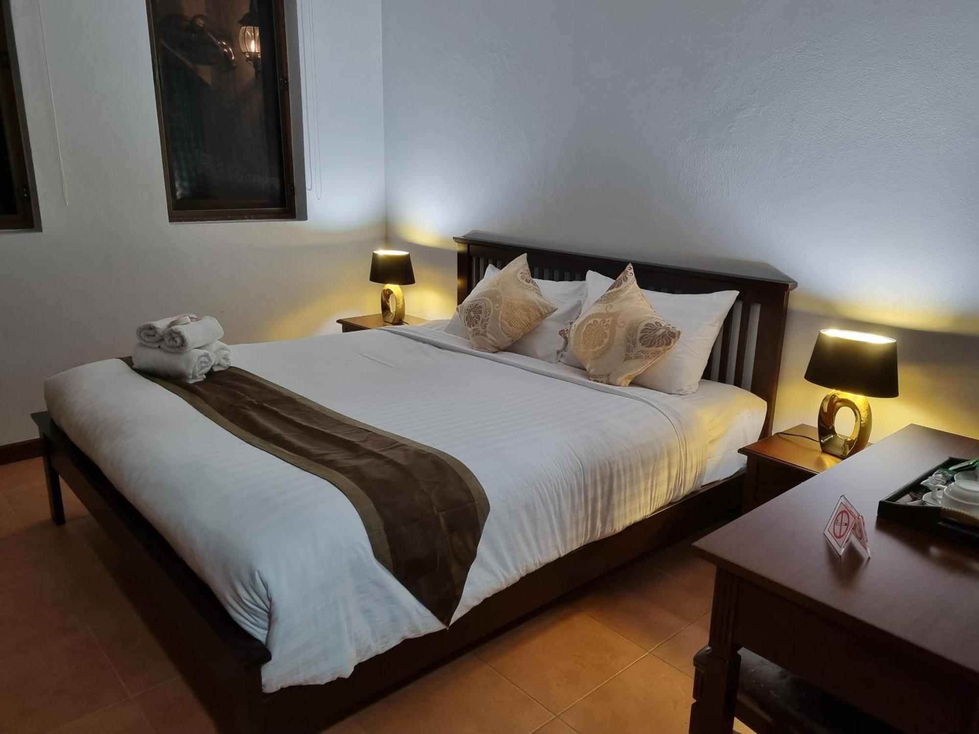 Meyers Hua Hin Hotel Bagian luar foto