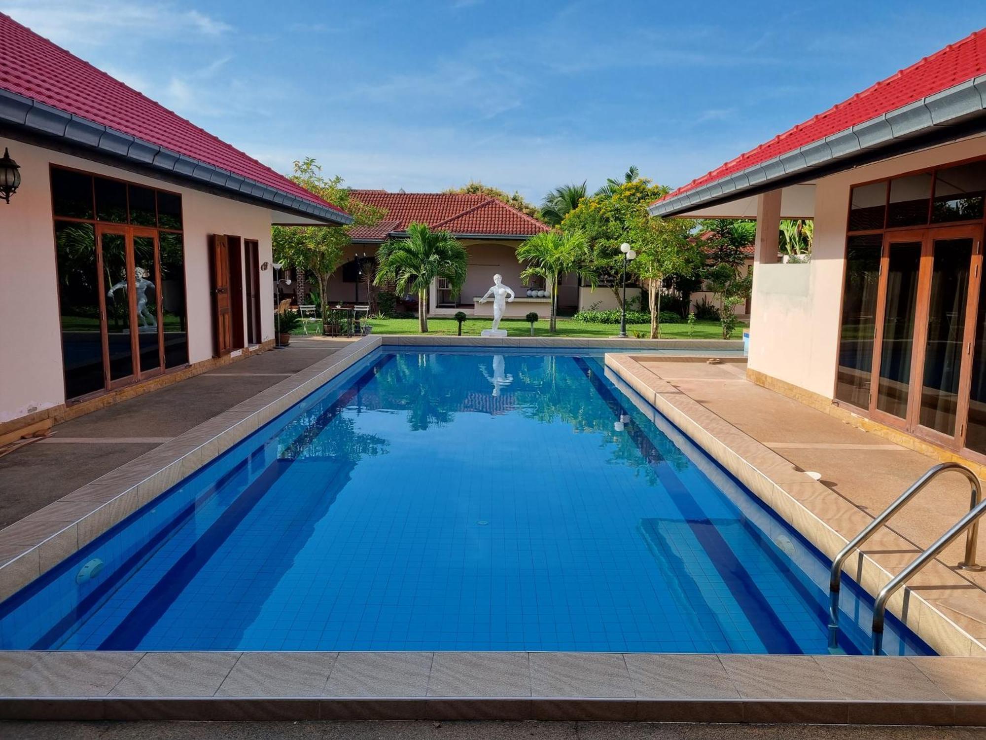 Meyers Hua Hin Hotel Bagian luar foto