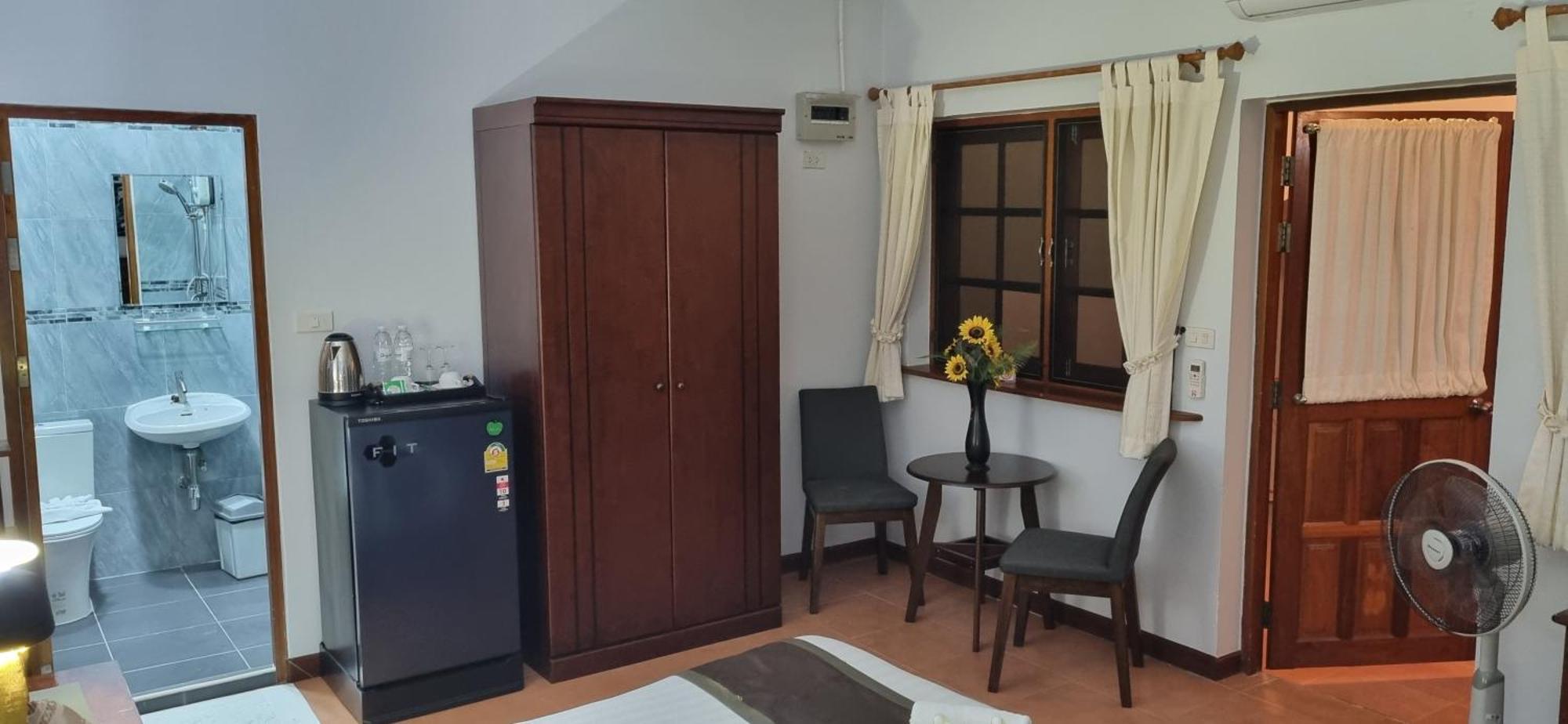 Meyers Hua Hin Hotel Bagian luar foto