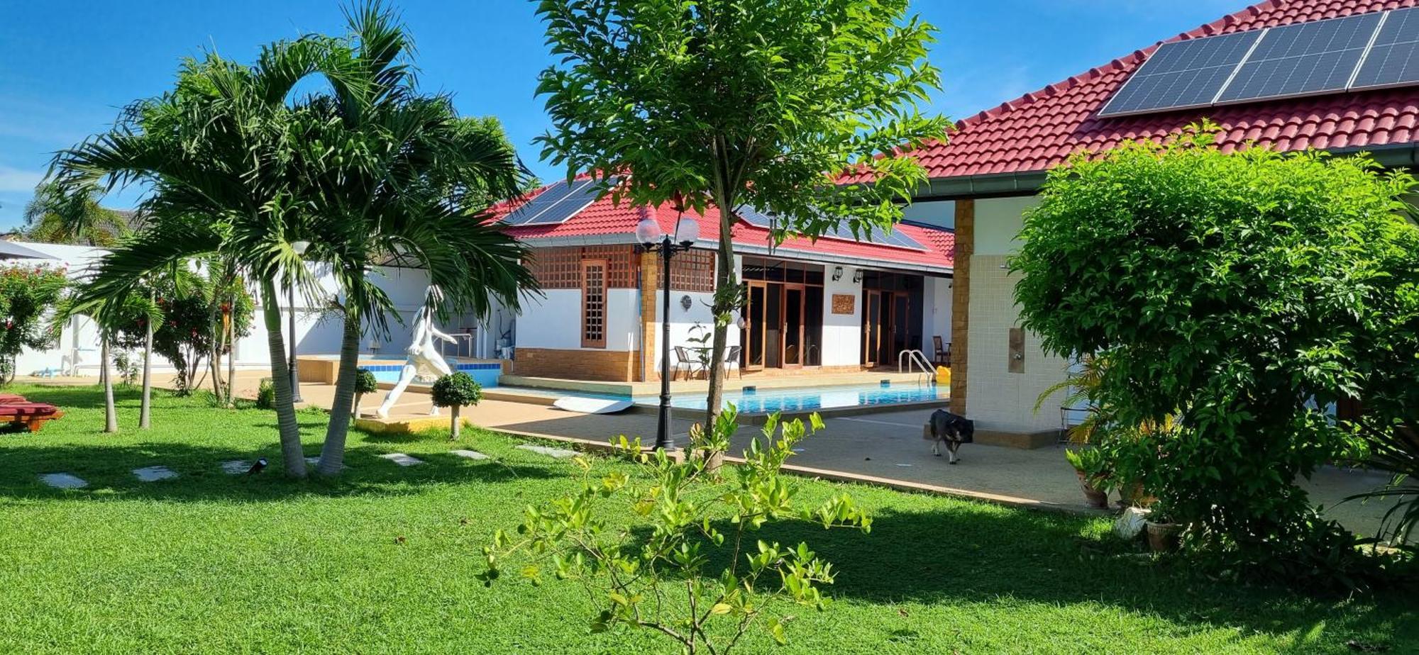 Meyers Hua Hin Hotel Bagian luar foto