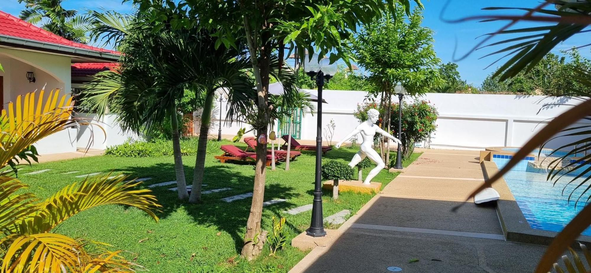 Meyers Hua Hin Hotel Bagian luar foto